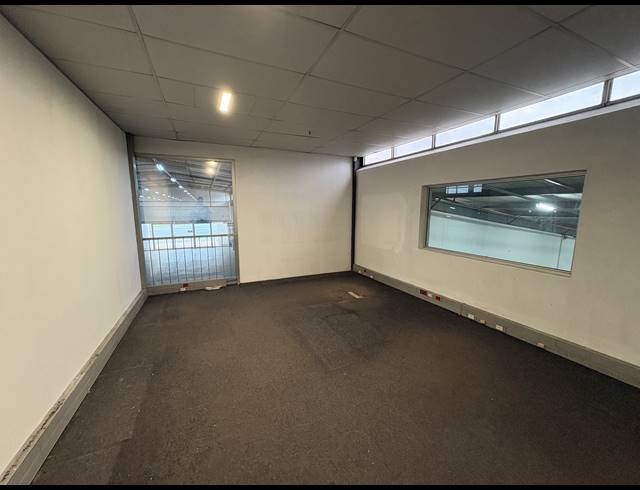 4,701M² WAREHOUSE TO LET IN KEMPTON PARK CENTRAL